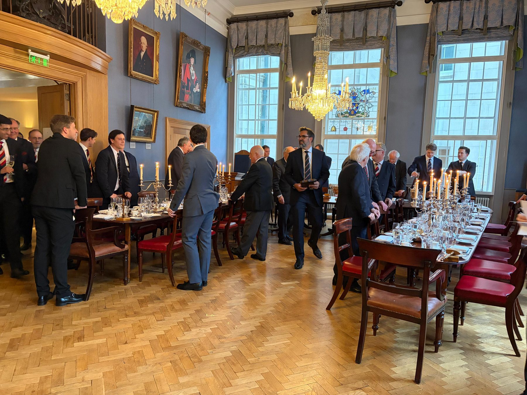 Members gathering in the Livery Hall before dinner